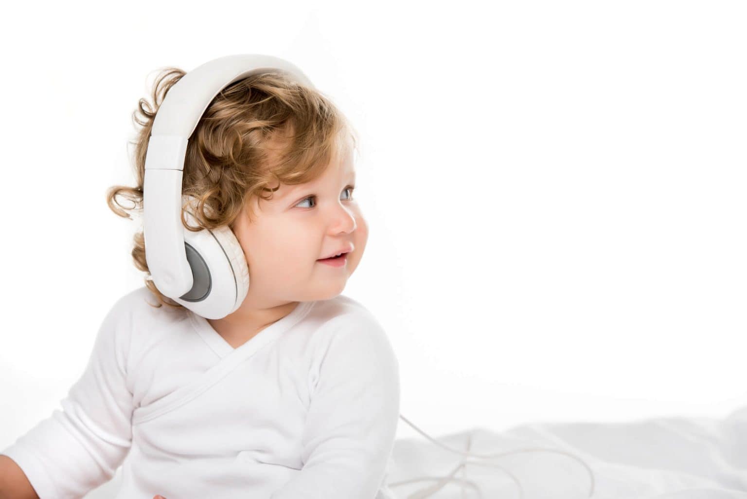 baby listening to music baby listening to music