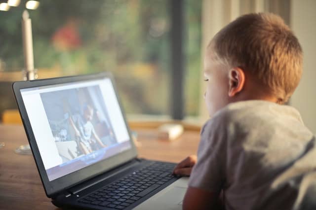 screen time toddler behavior