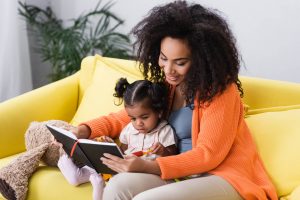 mom child reading