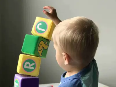 traditional versus electronic toys