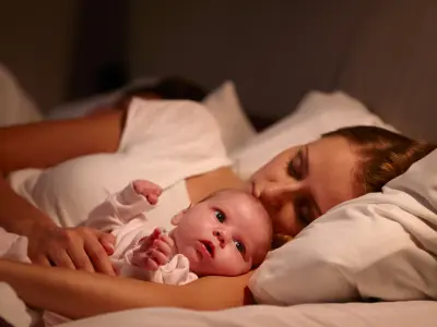mom co-sleeping with baby