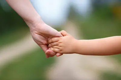 parent child holding hands parent child holding hands