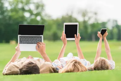 kids using screens